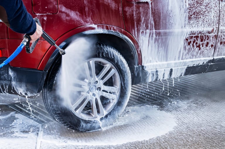 Car wash with foam bubbles
